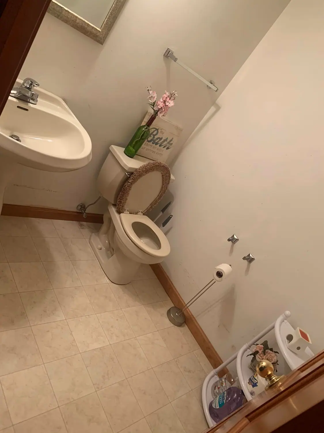 Bathroom fixtures and flooring before sanitizing